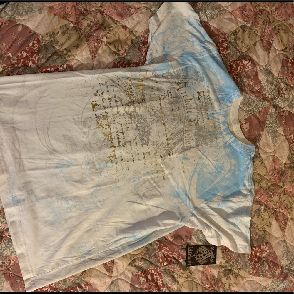 ✨Archaic Mena t-shirt✨